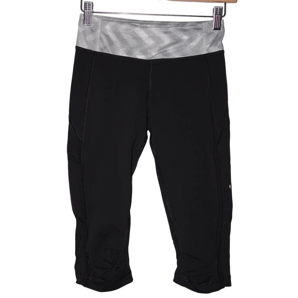 Women's Lululemon Athletica Black Gray White Athletic Crop Capri Leggings Size 4